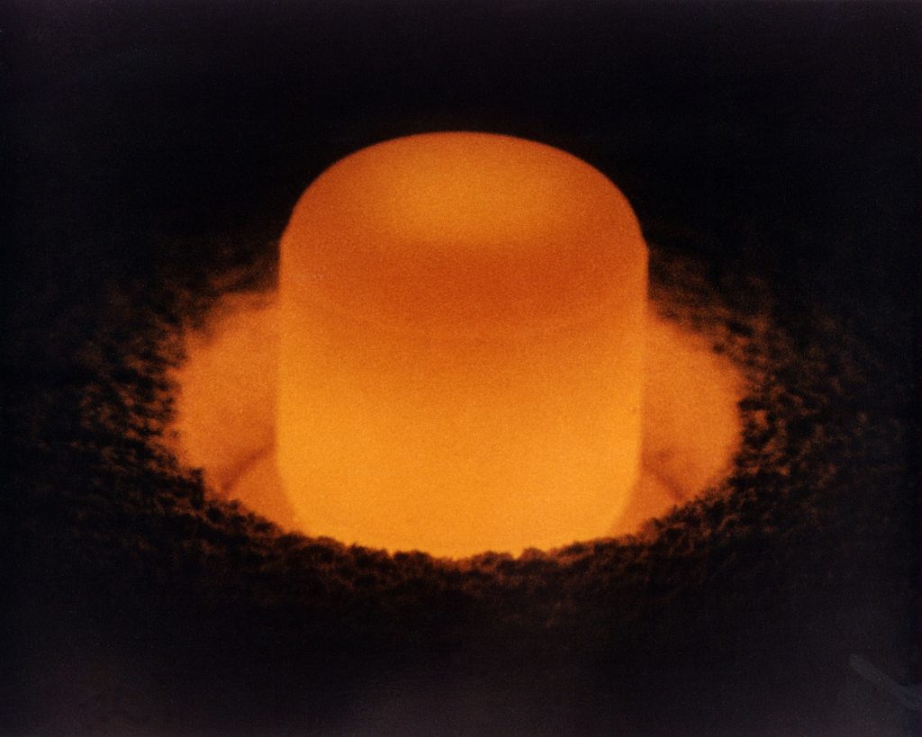 1125px-Plutonium_pellet