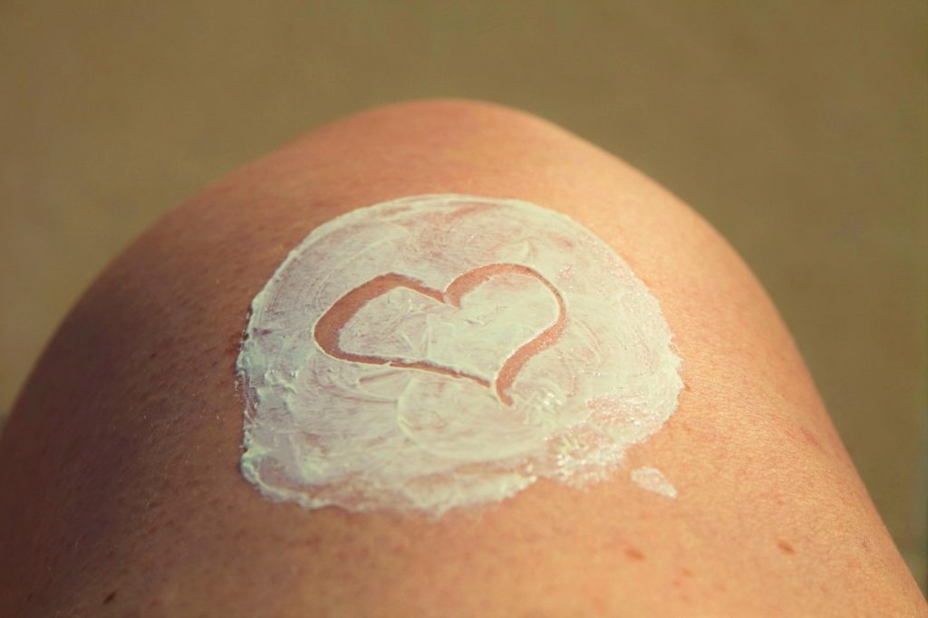 sunblock-skincare-healthy-skin-heart-161608