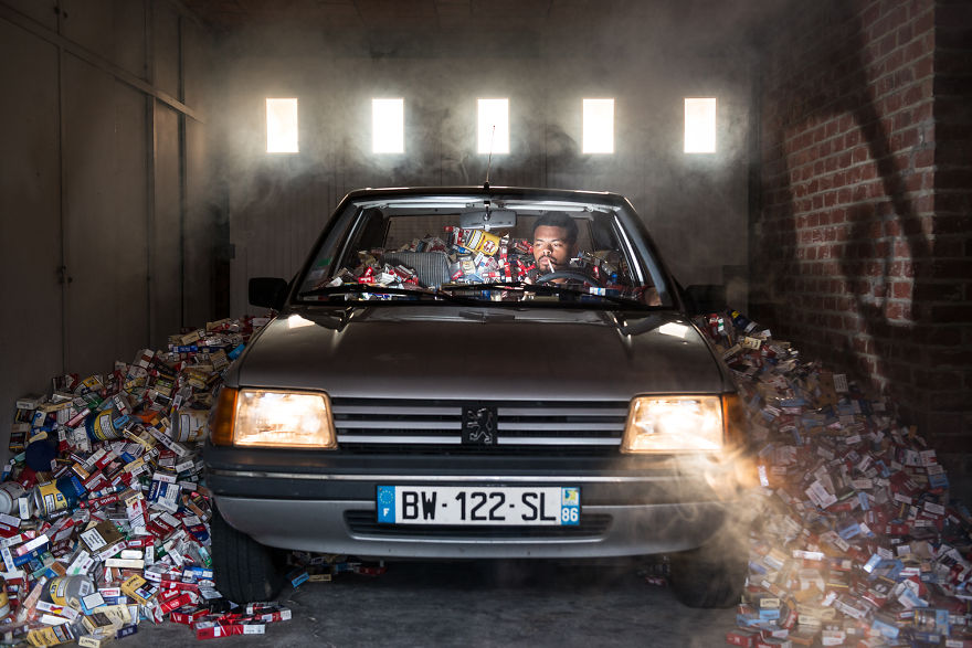 4 roky nevyhadzoval odpadky, aby nafotil sériu silných fotografií