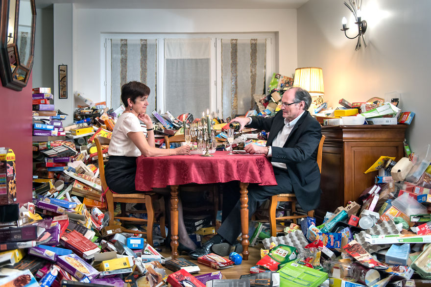 4 roky nevyhadzoval odpadky, aby nafotil sériu silných fotografií