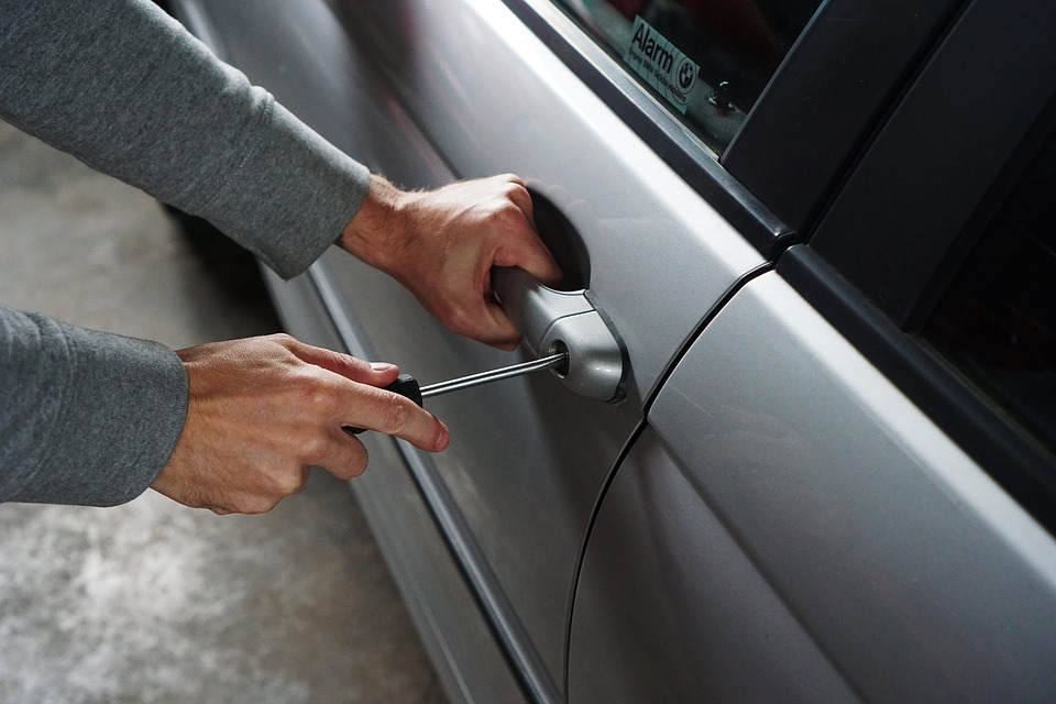 Zlodej vrátil auto po troch dňoch. Zanechal aj lístok s ospravedlnením