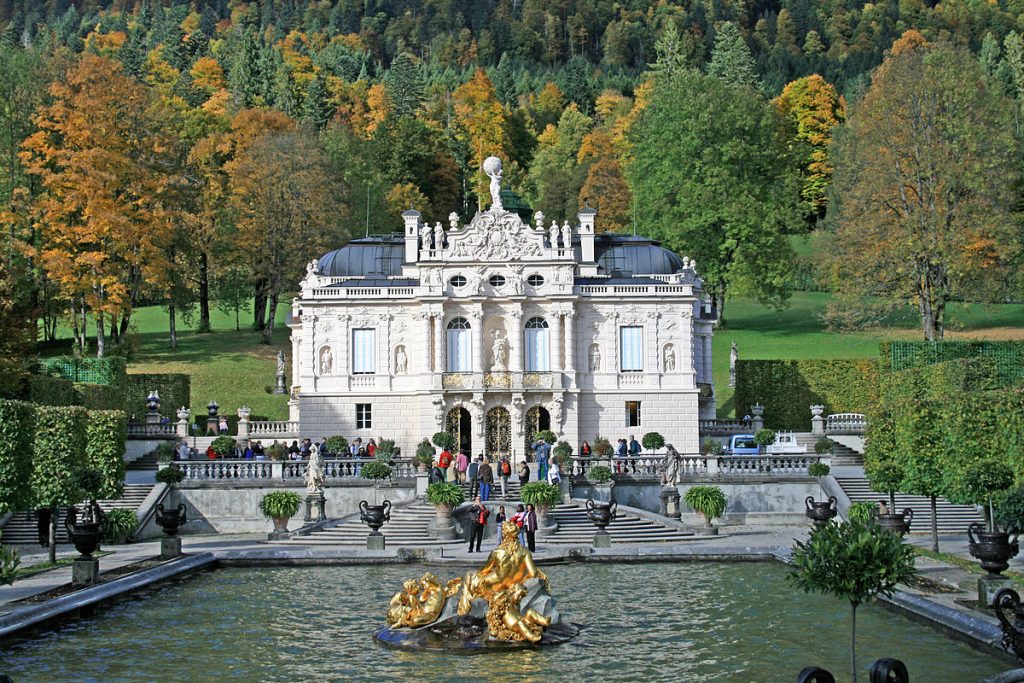 1200px-Schloss_Linderhof