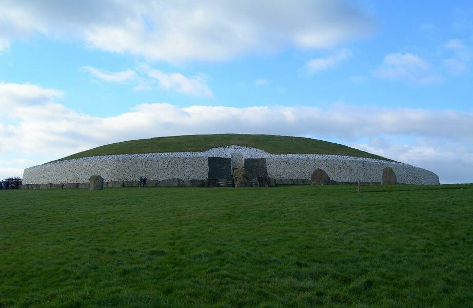 Slnečné brány: Newgrange