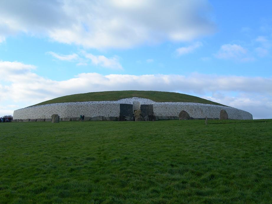 Slnečné brány: Newgrange